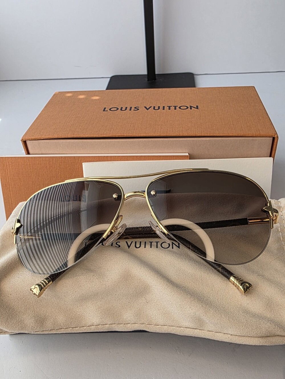 Louis Vuitton Monogram Petite Viola Pilote Aviator Sunglasses - Picture 1 of 16